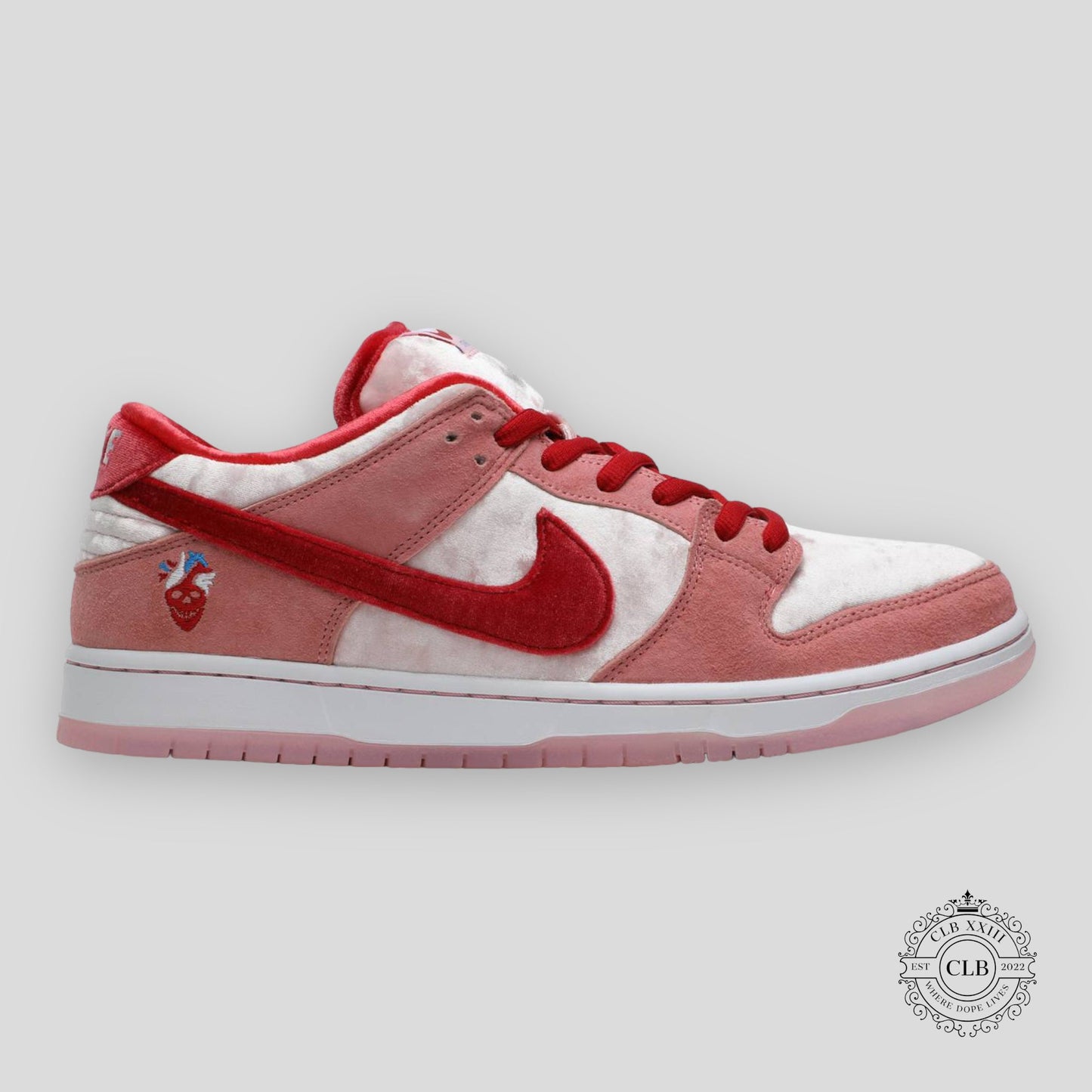 NIKE SB DUNK LOW "STRANGE LOVE"